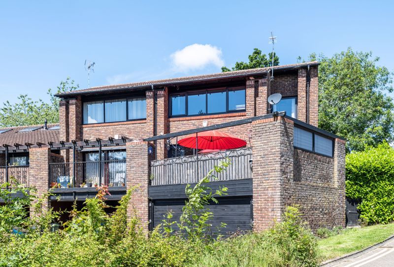 3 bed town house for sale in Dyers Mews, Neath Hill, Milton Keynes MK14