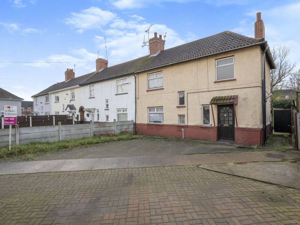 3 bed end terrace house for sale in Norfolk Place, Maltby, Rotherham