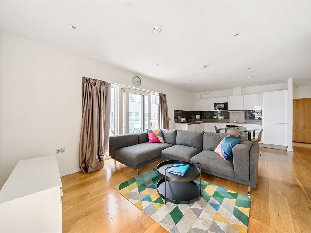 2 bed flat to rent in The Norton, John Harrison Way, Lower Riverside