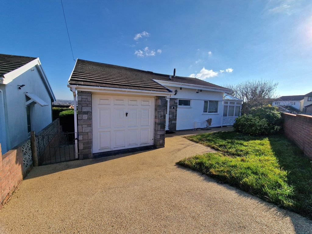 3 bed detached house for sale in Chantal Avenue, PenYFai, Bridgend
