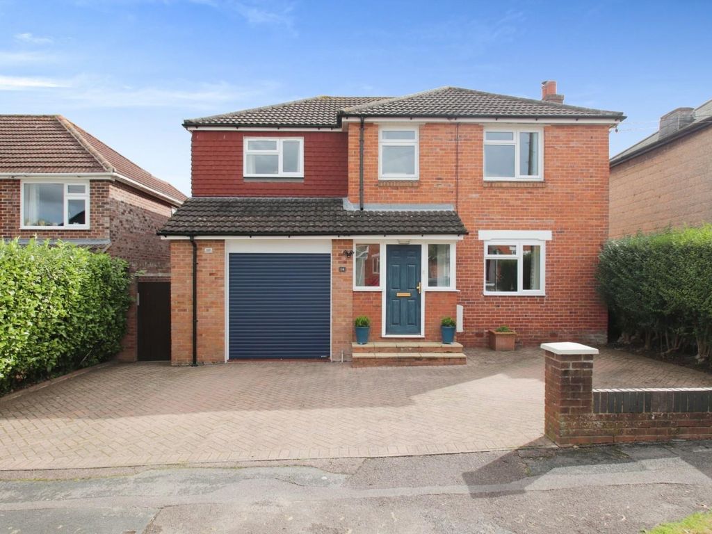 4 bed detached house for sale in Witt Road, Fair Oak, Eastleigh SO50, £