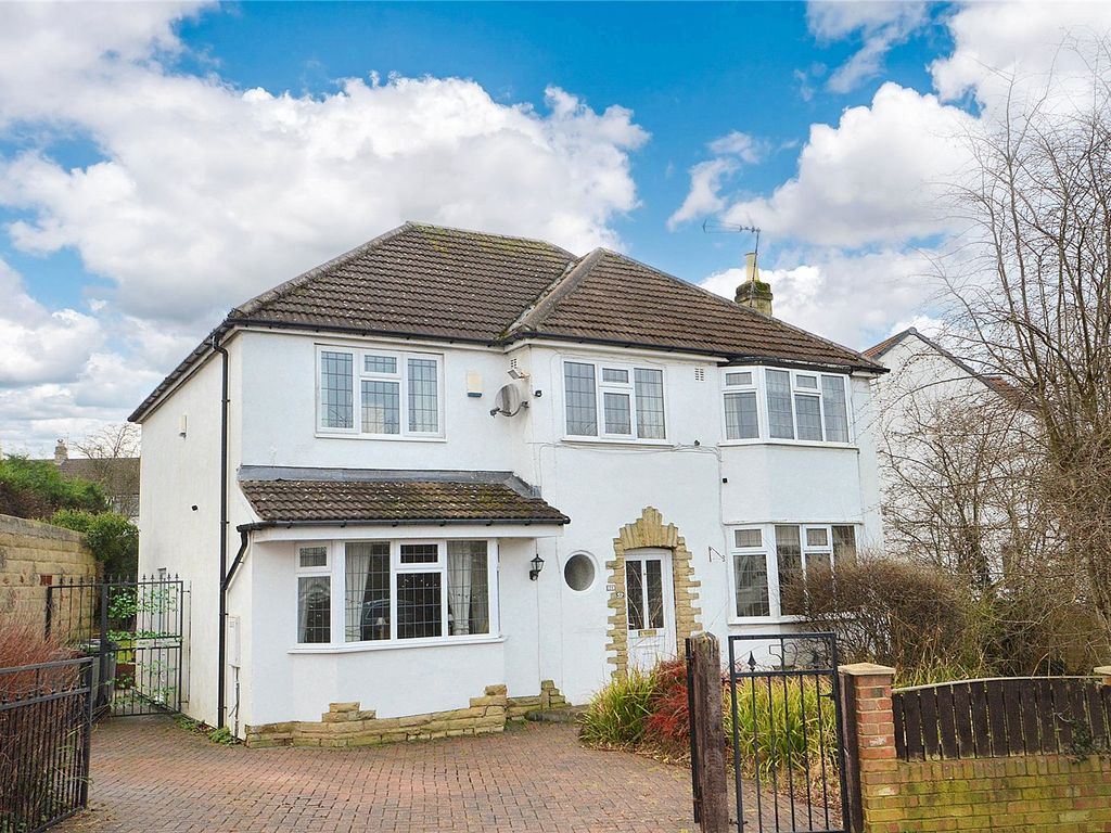 4 bed detached house for sale in Gainsborough Drive, Leeds LS16, £