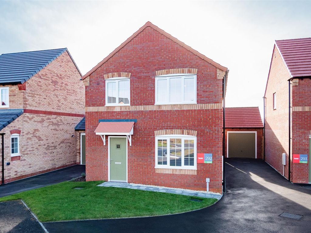 4 bed detached house to rent in Acklam Gardens, Middlesbrough TS5, £