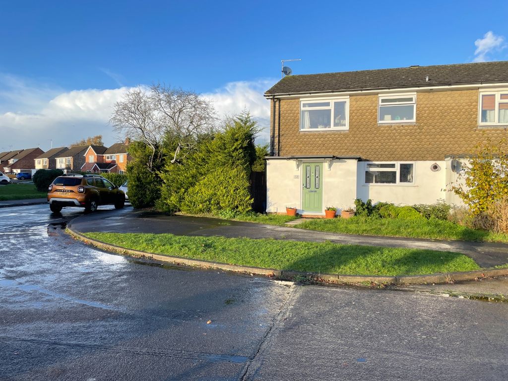 3 bed end terrace house for sale in Lunds Farm Road, Woodley, Reading