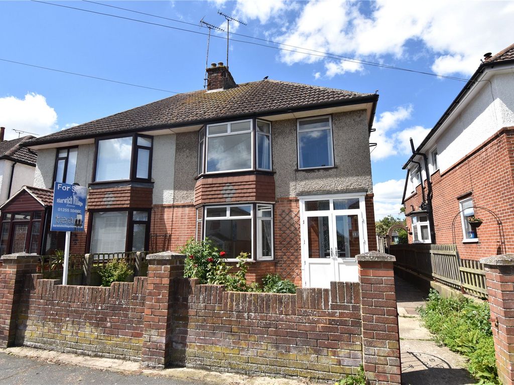 3 bed semidetached house for sale in Highfield Avenue, Dovercourt