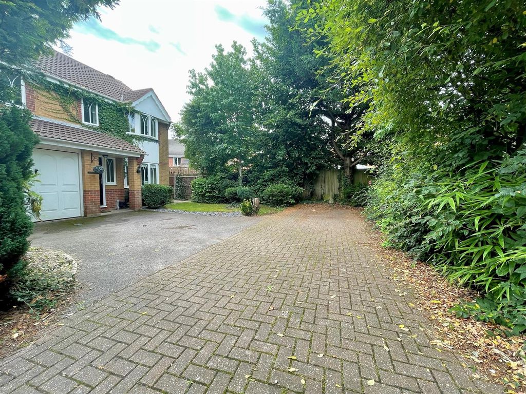 4 bed detached house for sale in Cheshire Close, Whiteley, Fareham PO15, £524,950 Zoopla
