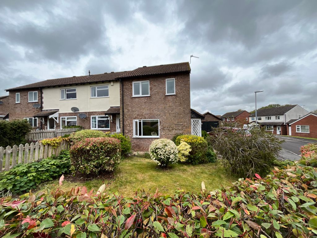 2 bed end terrace house to rent in Banneson Road, Bridgwater TA5, £