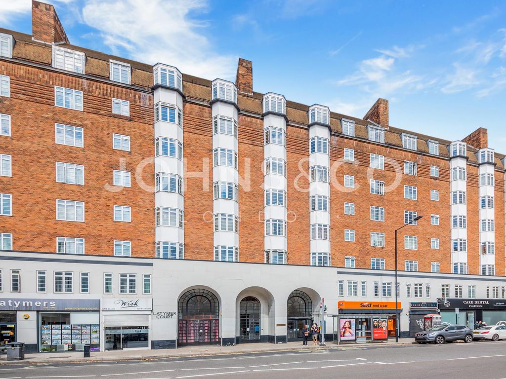 4 bed flat to rent in Latymer Court, Hammersmith Road, Hammersmith W6