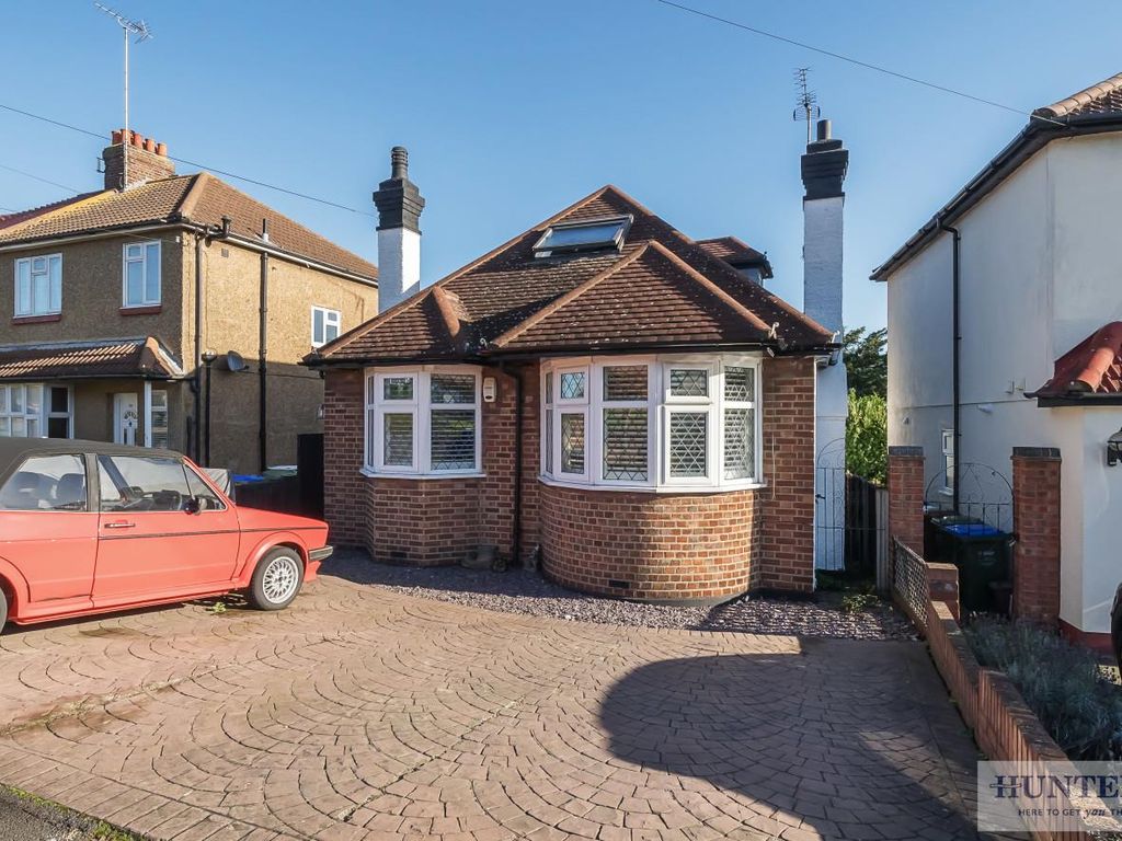 4 bed detached bungalow for sale in Westfield Road, Bexleyheath DA7, £