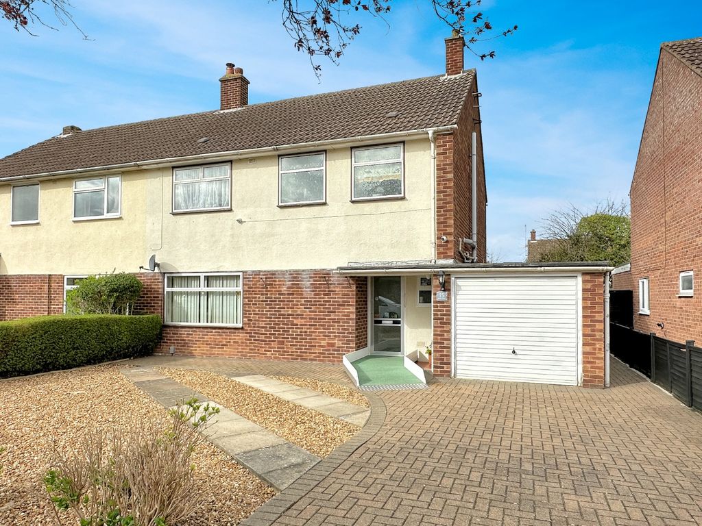 3 bed semidetached house for sale in Redfern Close, Cambridge CB4, £