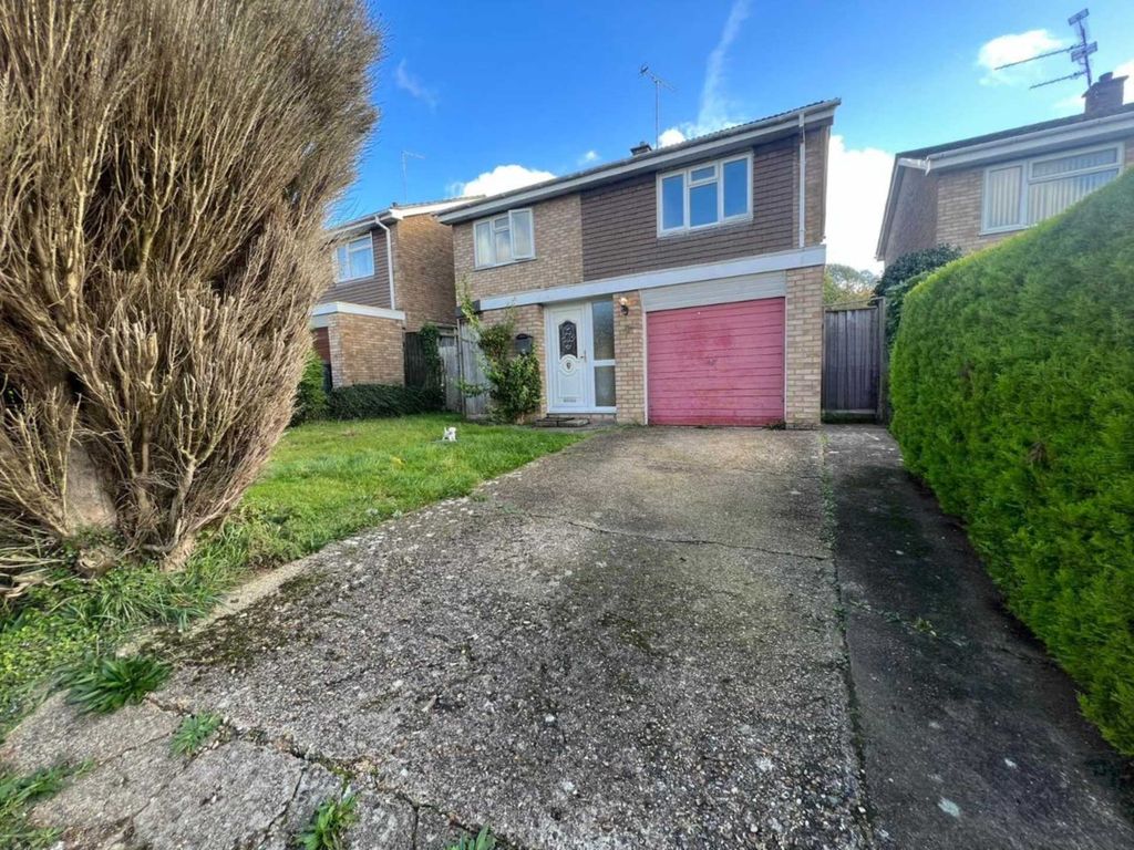 4 bed detached house for sale in Brompton Close, Luton LU3, £440,000