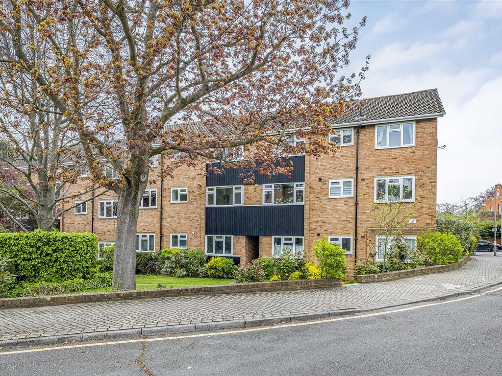 2 bed flat for sale in Vandyke Close, London SW15, £450,000 Zoopla