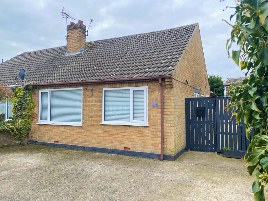 2 bed bungalow for sale in Linley Avenue, Haxby, York, North Yorkshire