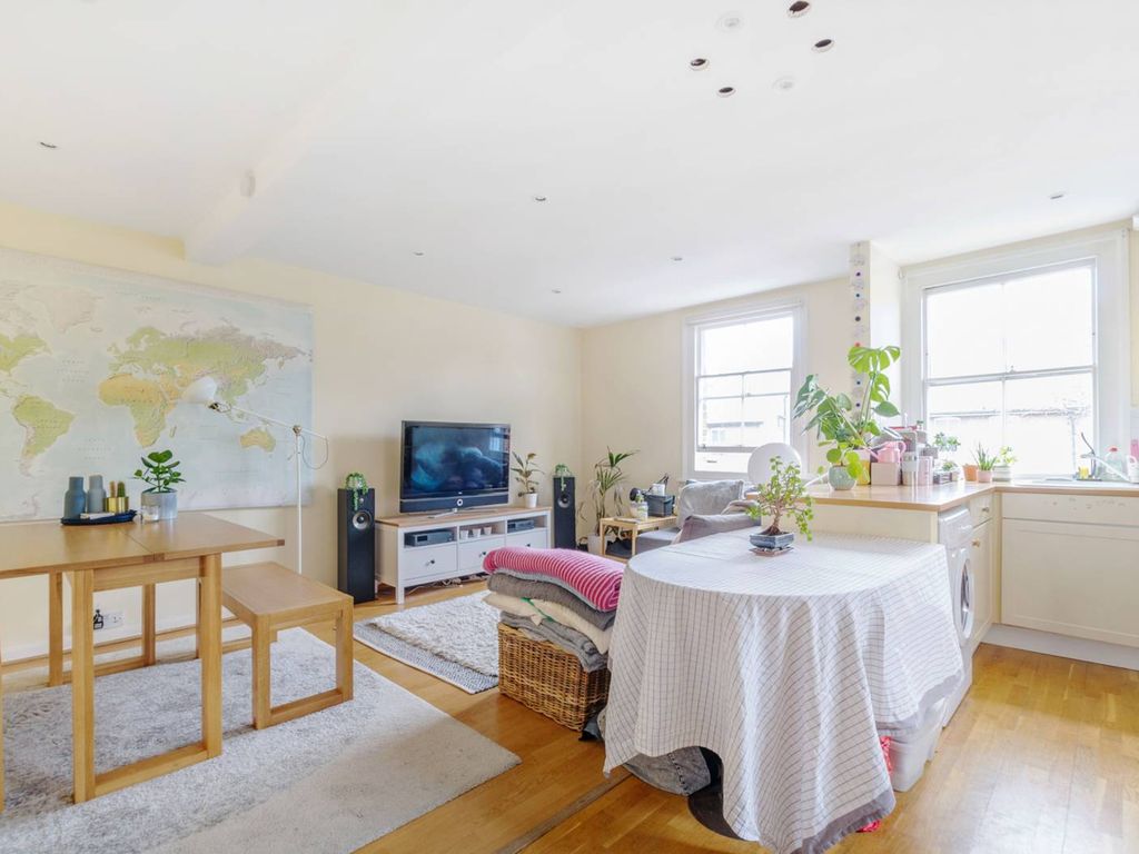 2 bed flat to rent in Homefield Road, Wimbledon Village, London SW19, £