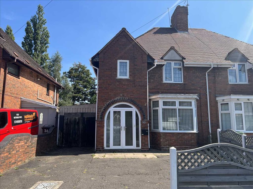 3 bed semidetached house for sale in Leason Lane, Fallings Park