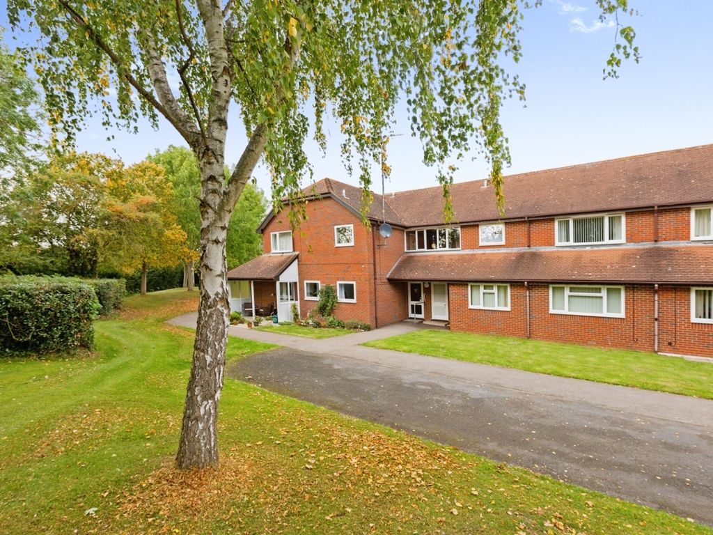 2 bed property for sale in Ruskin Court, Newport Pagnell MK16 Zoopla