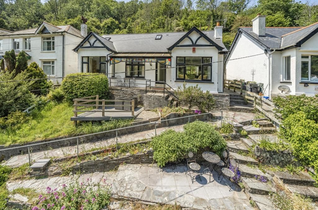 4 bed detached bungalow to rent in The Coombes, Polperro, Looe