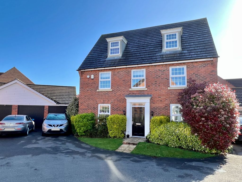 5 bed detached house for sale in Goldstraw Lane, Fernwood, Newark NG24