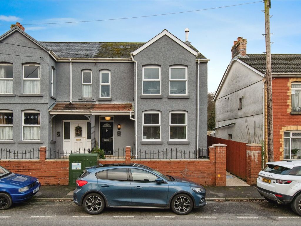 3 bed semidetached house for sale in Cwmamman Road, Glanamman