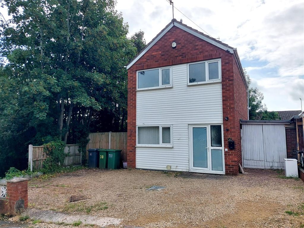 3 bed linkdetached house for sale in Manor Road, StourportOnSevern