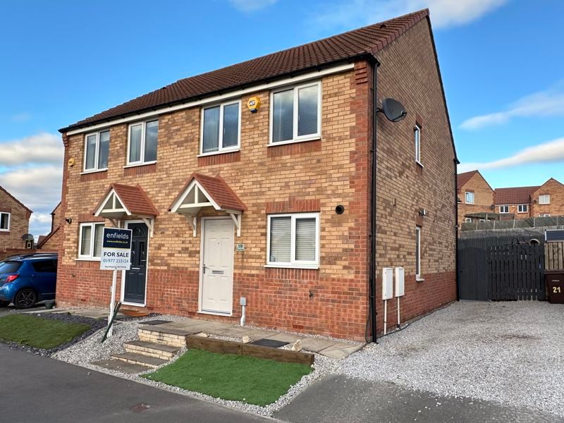3 bed semidetached house for sale in Plowes Way, Knottingley WF11, £