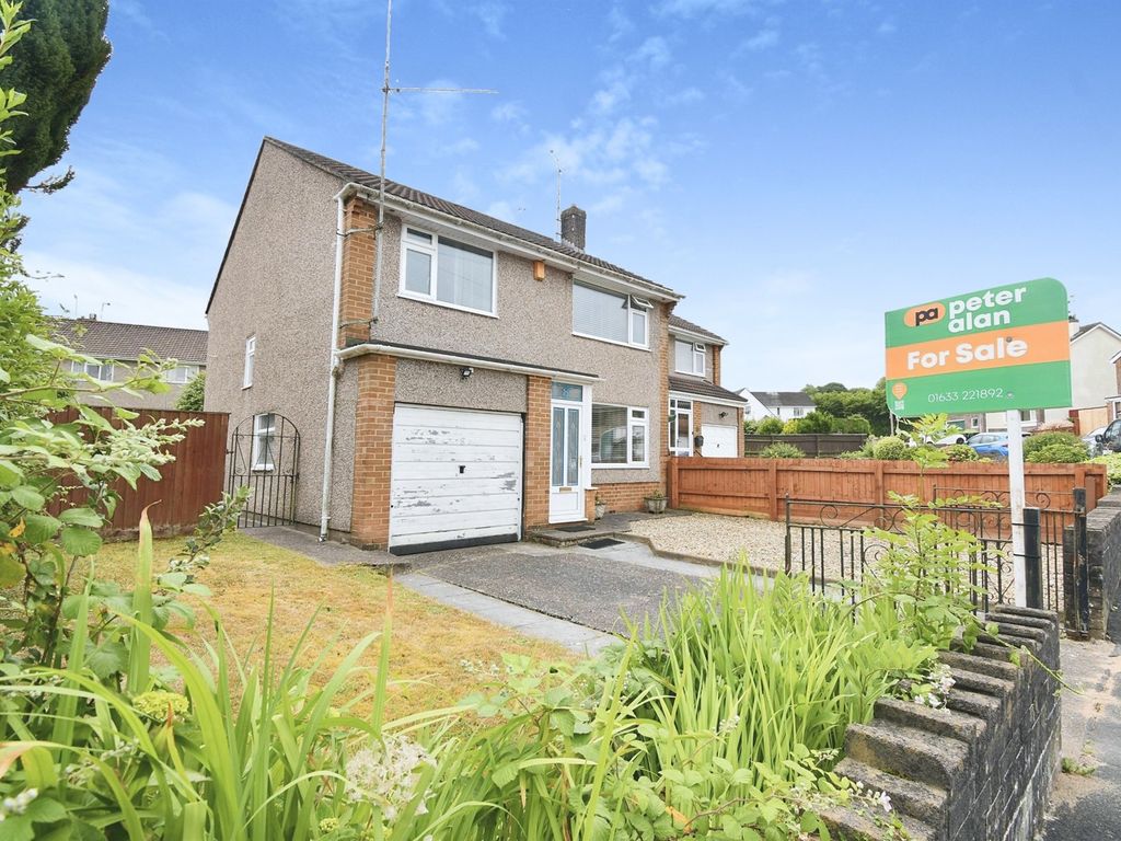 4 bed semidetached house for sale in Oaklands Park Drive, Rhiwderin