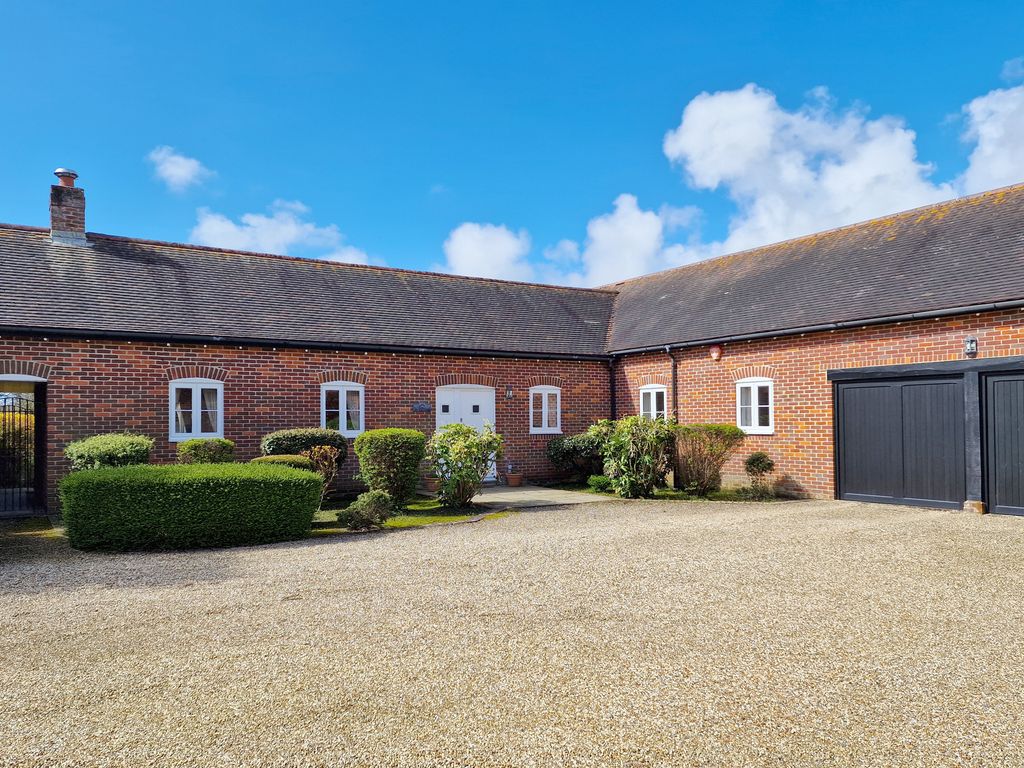 4 bed barn conversion for sale in Manor Farm Court, Lower Pennington