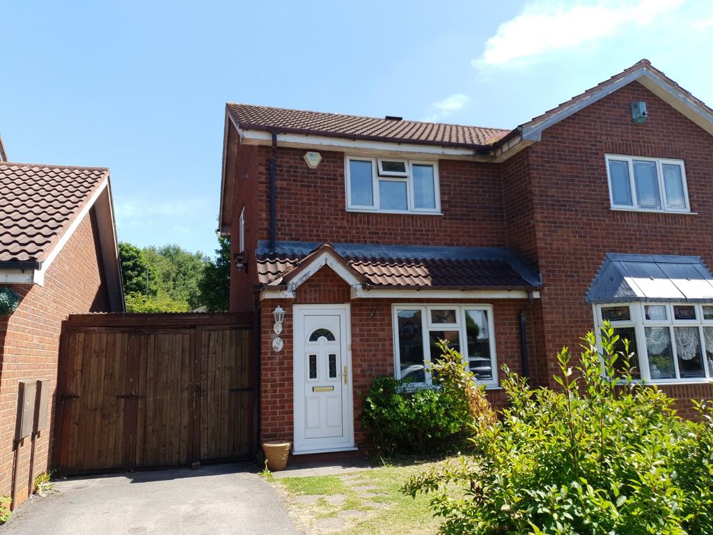 2 bed semidetached house to rent in Memorial Close, Willenhall, West