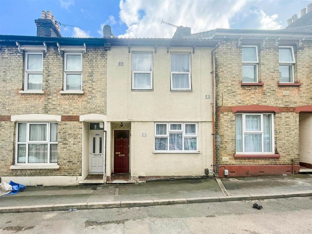 3 bed terraced house for sale in Ingle Road, Chatham ME4 Zoopla