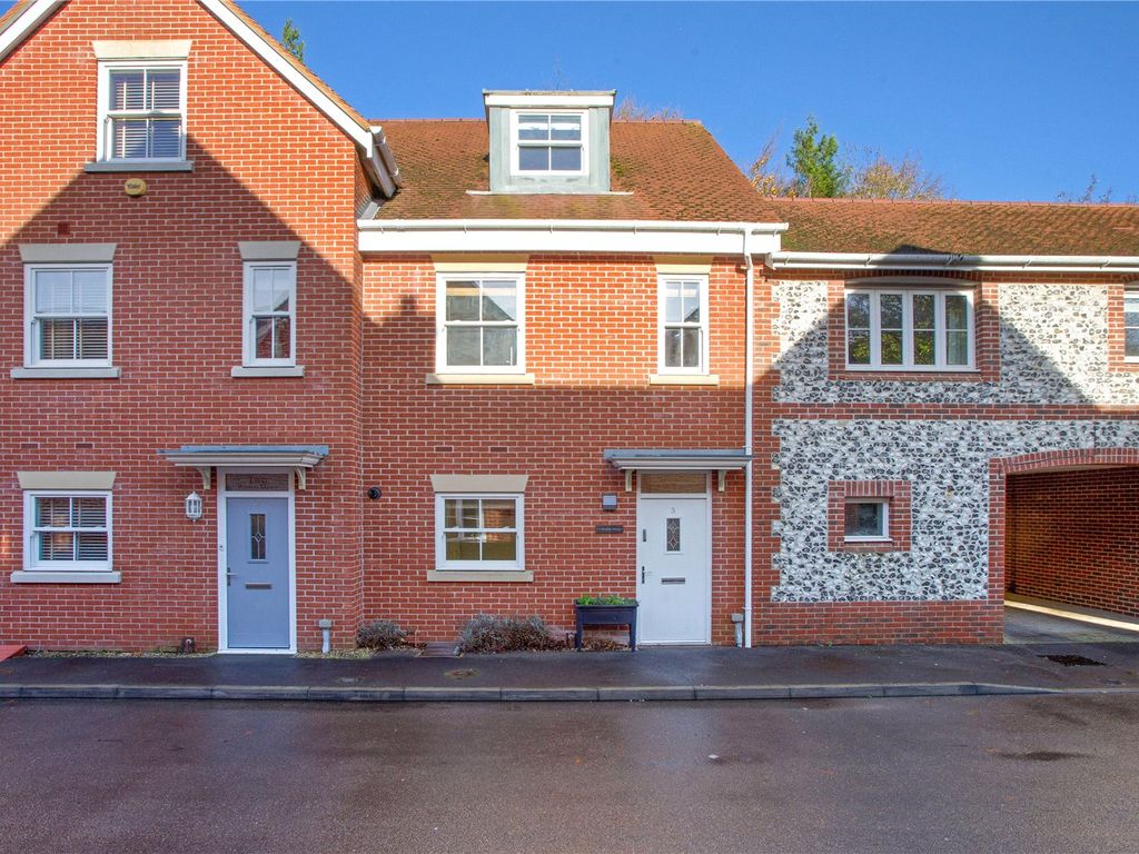 4 bed terraced house for sale in Winton Close, Winchester, Hampshire