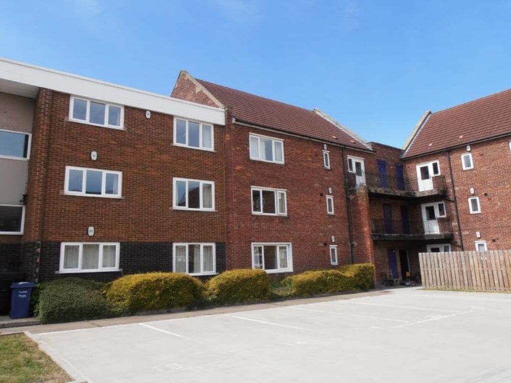 1 bed flat to rent in Flat 15 Kirkley Lodge Park Avenue, Gosforth