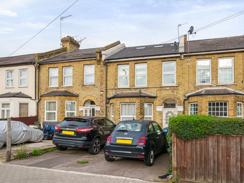 2 bed flat for sale in East Road, EN4, £330,000 Zoopla