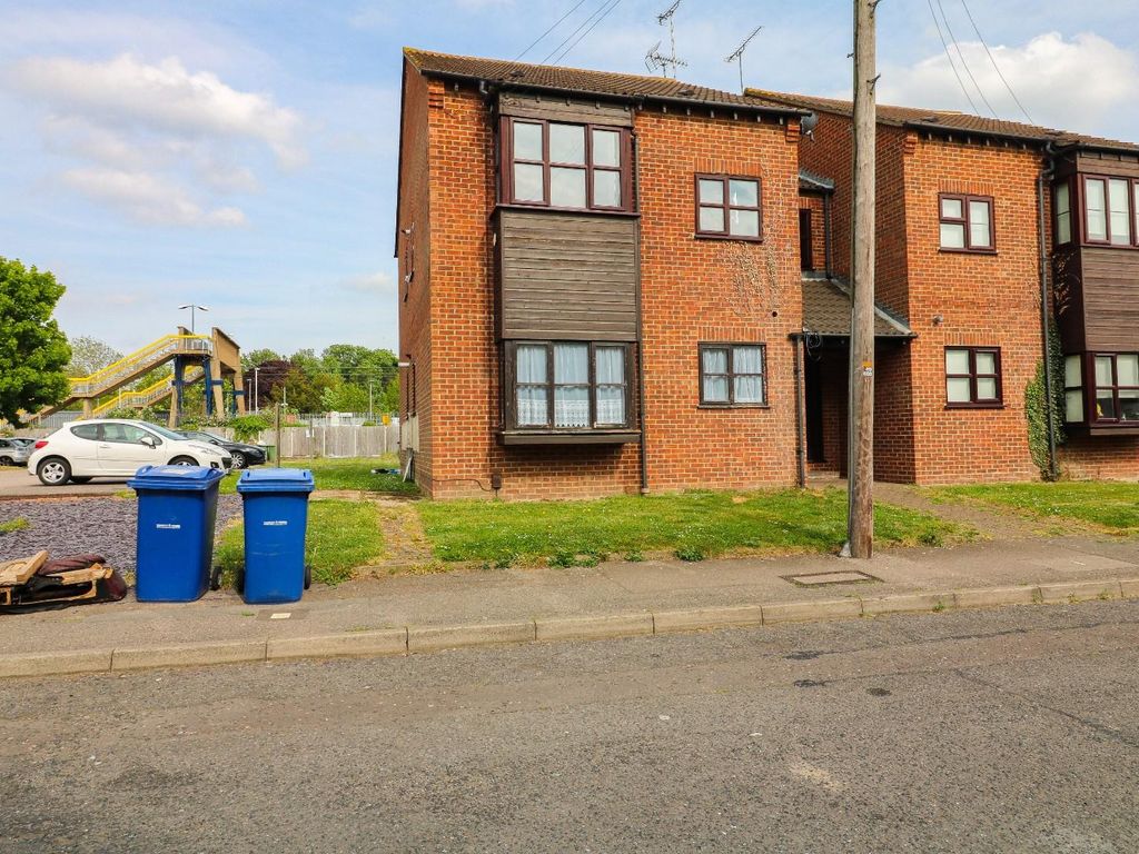 Studio for sale in Runnymede Road, StanfordLeHope SS17 Zoopla