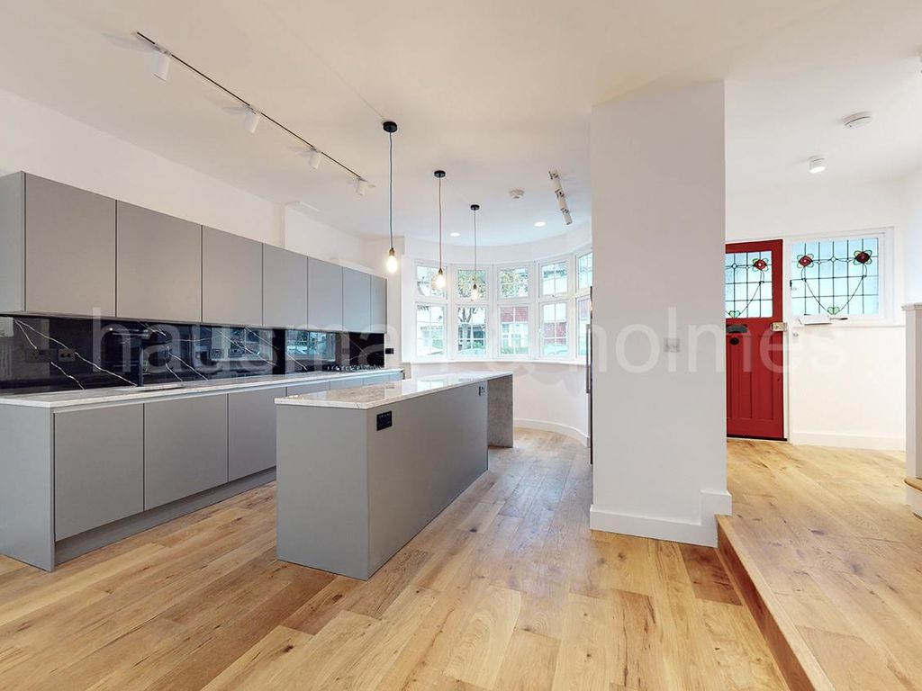 Dingwall Gardens, London NW11  