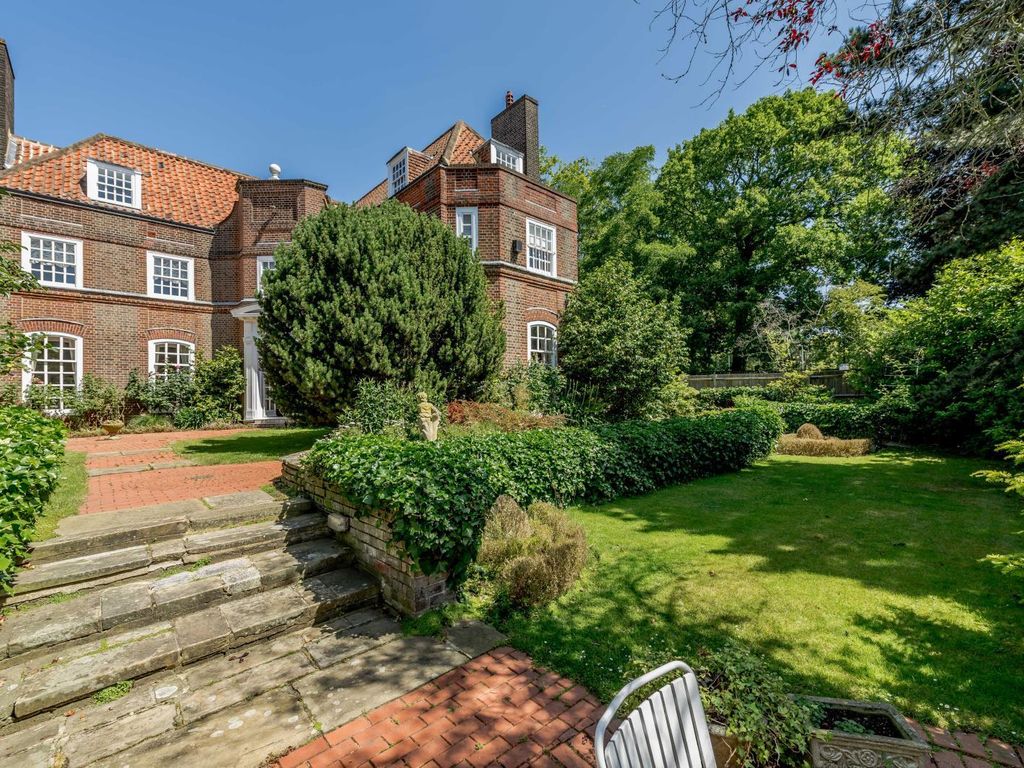 Hillcrest Road Ealing London W5  