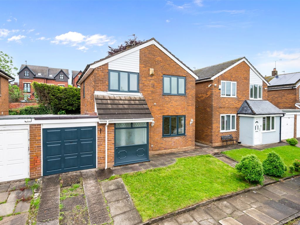 3 bed link detached house for sale in Southdown Drive, Manchester M28