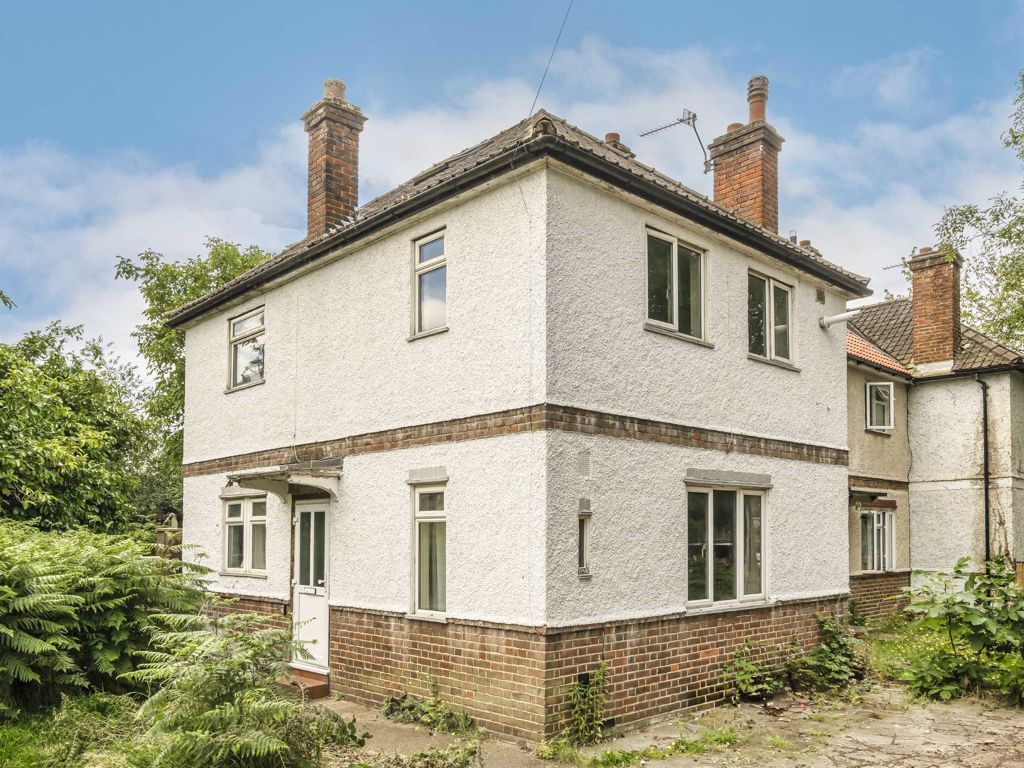 3 bed property for sale in Twining Avenue, Twickenham TW2, £600,000