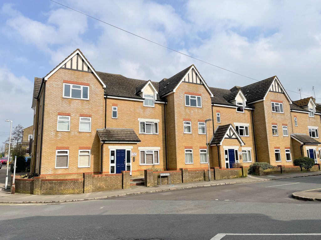 1 bed flat to rent in Old Road, Linslade, Leighton Buzzard LU7, £895
