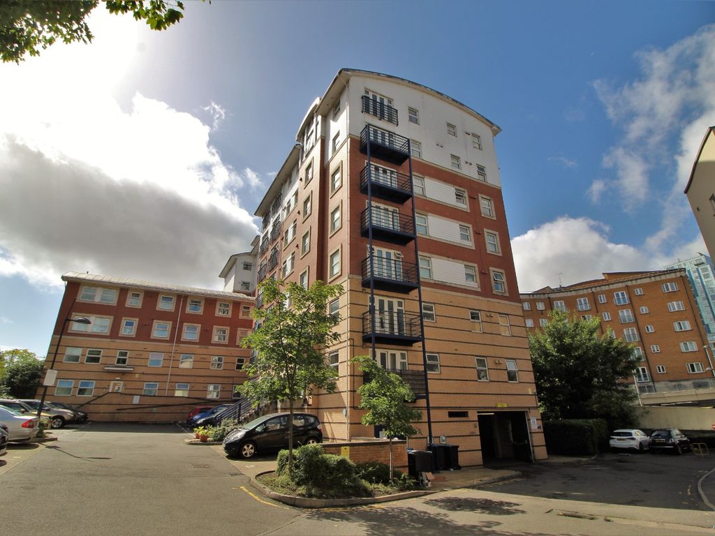 2 bed flat to rent in The Spires, Selden Hill, Hemel Hempstead