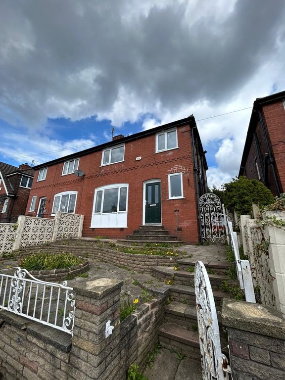3 bed semidetached house to rent in Carisbrook Drive, Swinton, Salford
