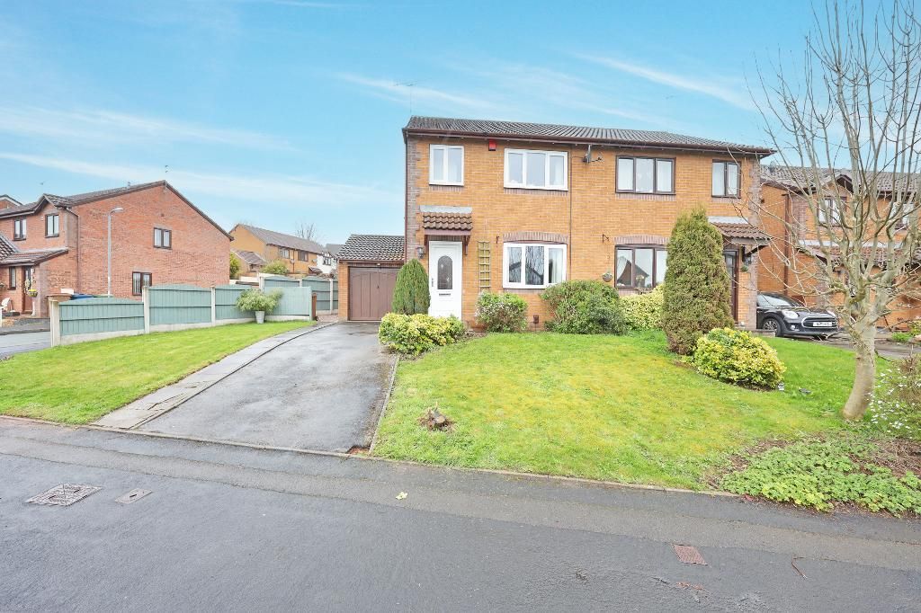 3 bed semidetached house for sale in Kingsland Road, Aston Lodge