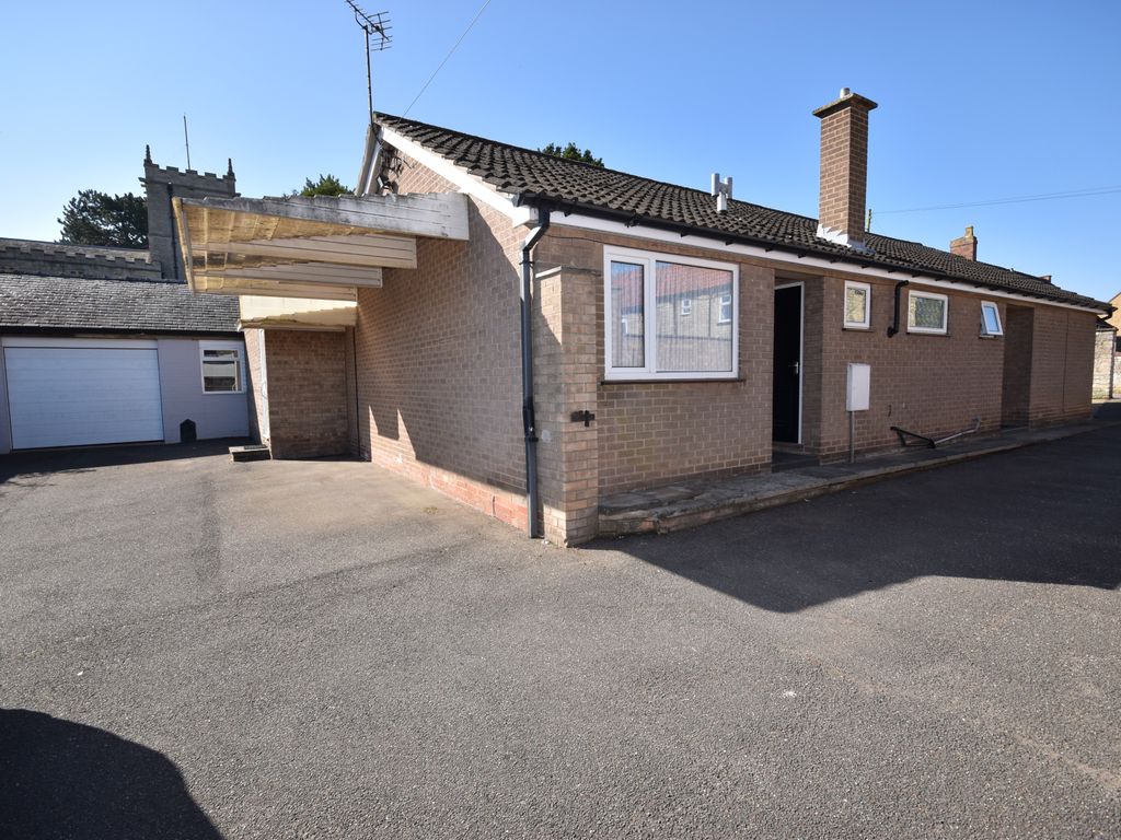 4 bed detached bungalow to rent in Church Walk, Metheringham LN4, £