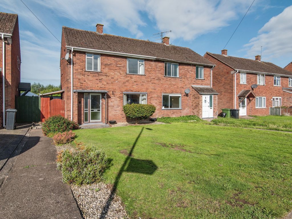3 bed semidetached house for sale in Tudor Way, Worcester