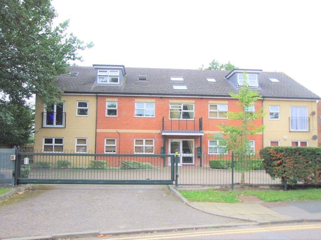 2 bed flat to rent in Woodview Court, Grandfield Avenue, Watford WD17