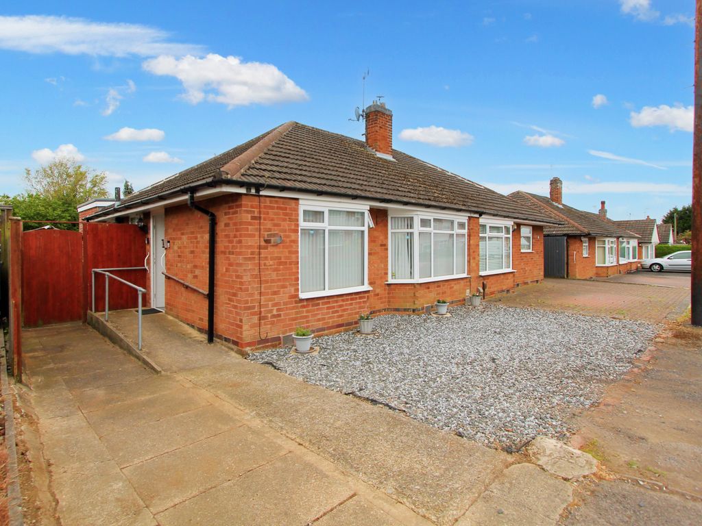 2 bed semidetached bungalow for sale in Chestnut Avenue, Oadby
