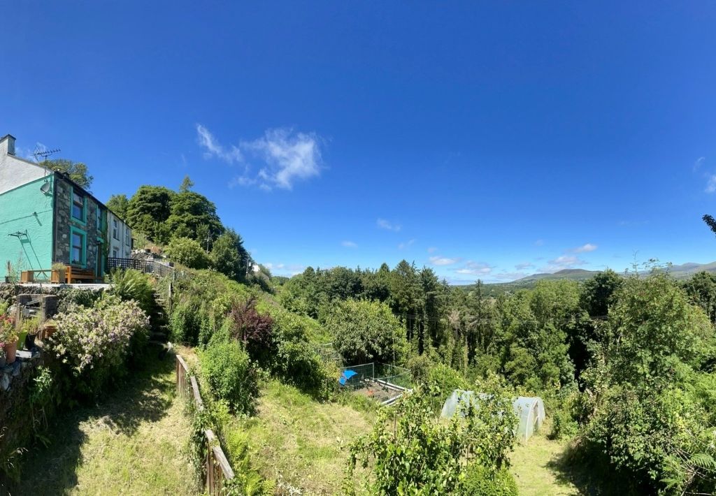 2 bed semidetached house for sale in Bryn Difyr, CwmYGlo, Llanberis