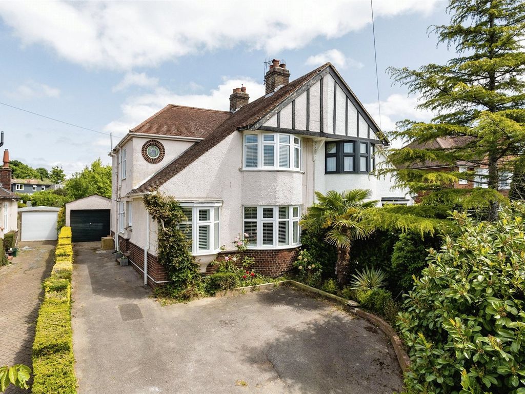4 bed semidetached house for sale in Tonbridge Road, Hildenborough
