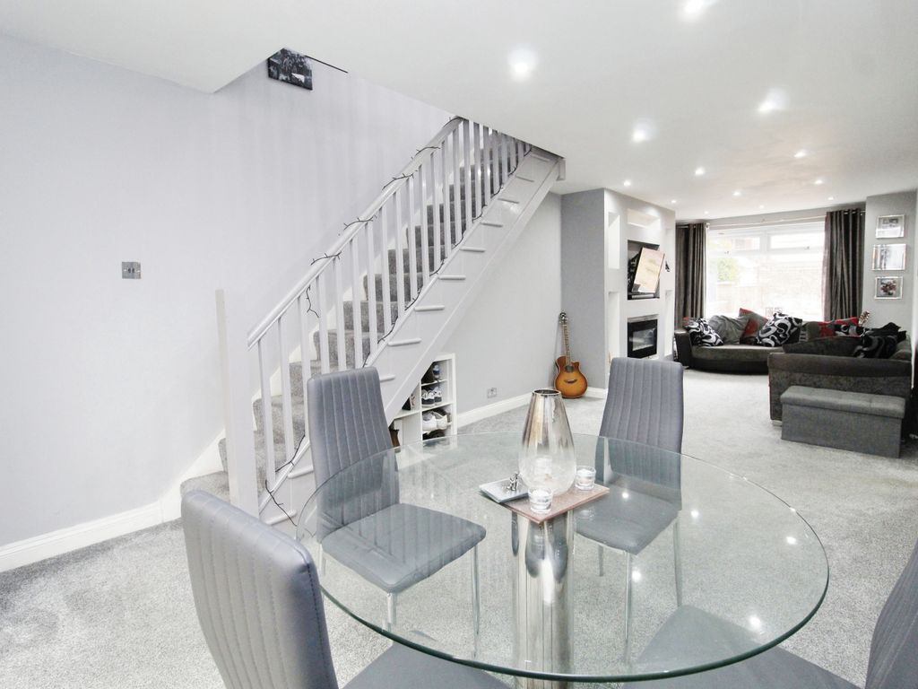 2 bed semidetached bungalow for sale in Earle Street, NewtonLe