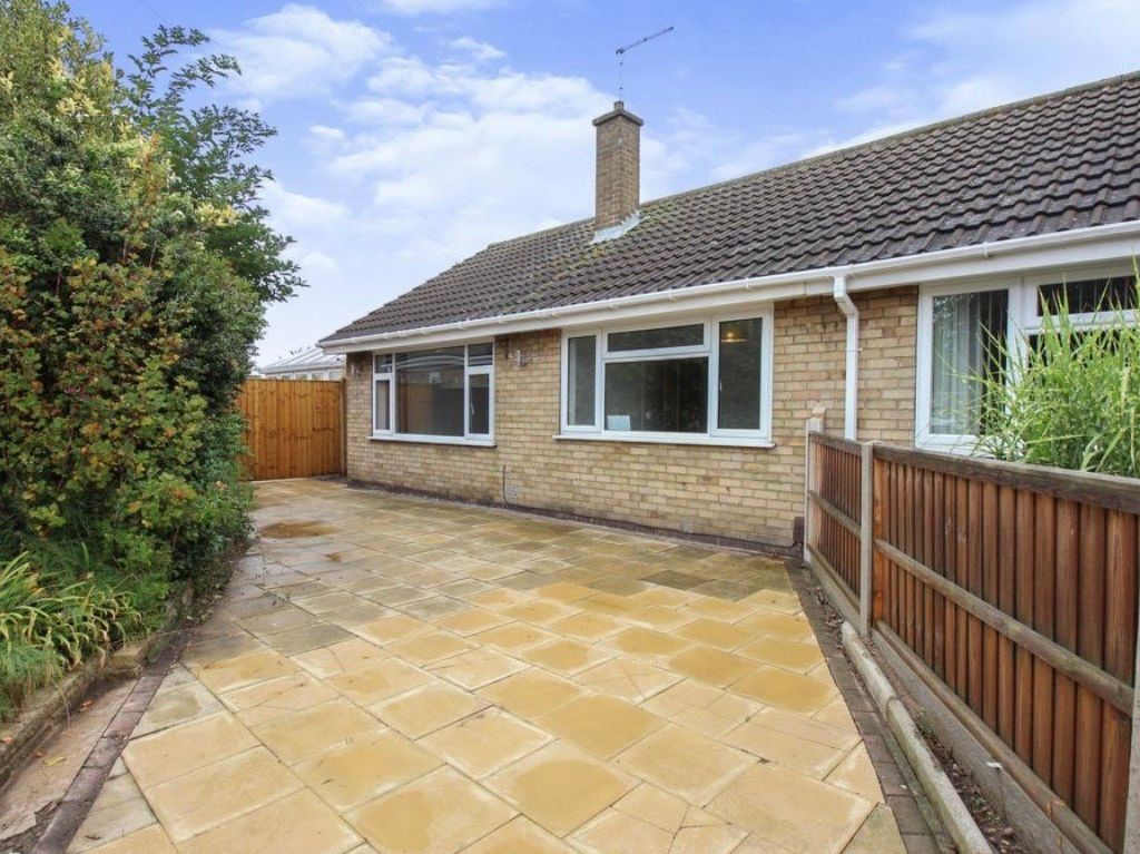 2 bed semidetached bungalow for sale in Brooke Close, Balderton
