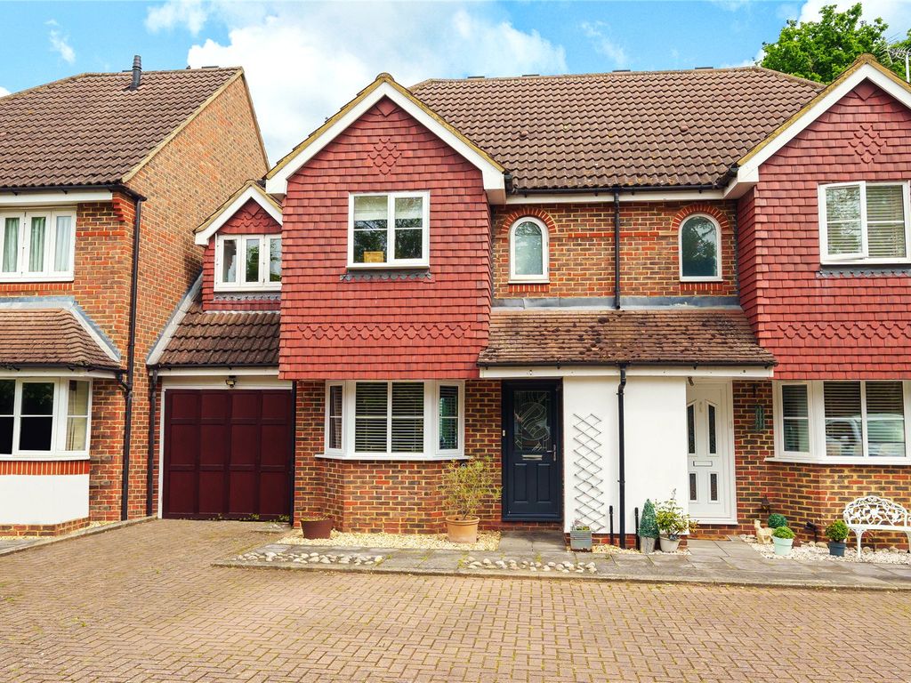 2 bed terraced house for sale in Lightwater, Surrey GU18 Zoopla